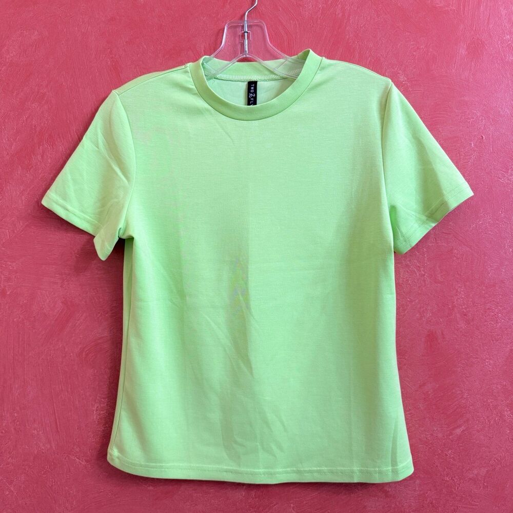 TWO2Fly women’s short sleeve top size medium